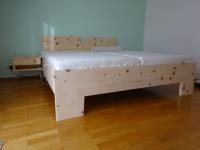 Bild metallfreies Bett aus Zirbenholz