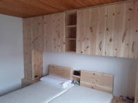 Ein Schlafzimmer aus Zirbenholz